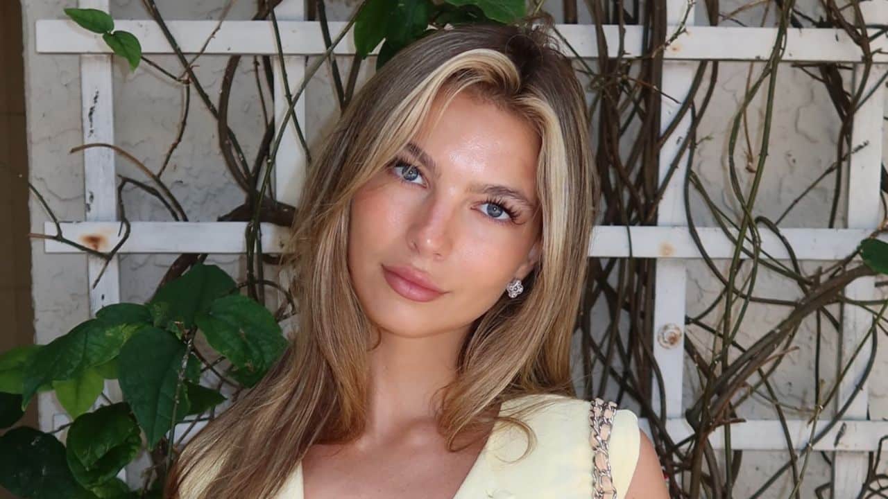 Grace Boor effortlessly highlights the latest premium beauty trends with her flawlessly blended blonde highlights and a sophisticated, glowing soft glam makeup look.
