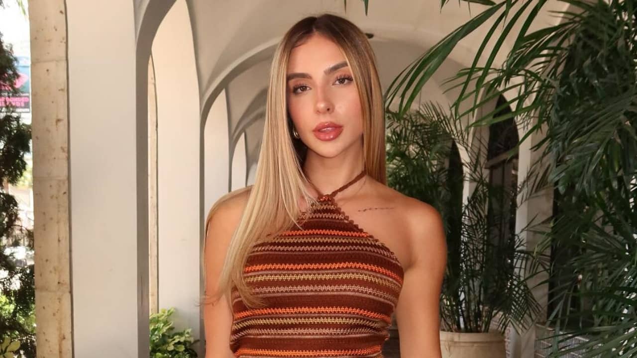 Bruna Lima embraces a warm, boho-chic aesthetic in a striped crochet halter top that effortlessly blends retro knit textures with modern summer styling.