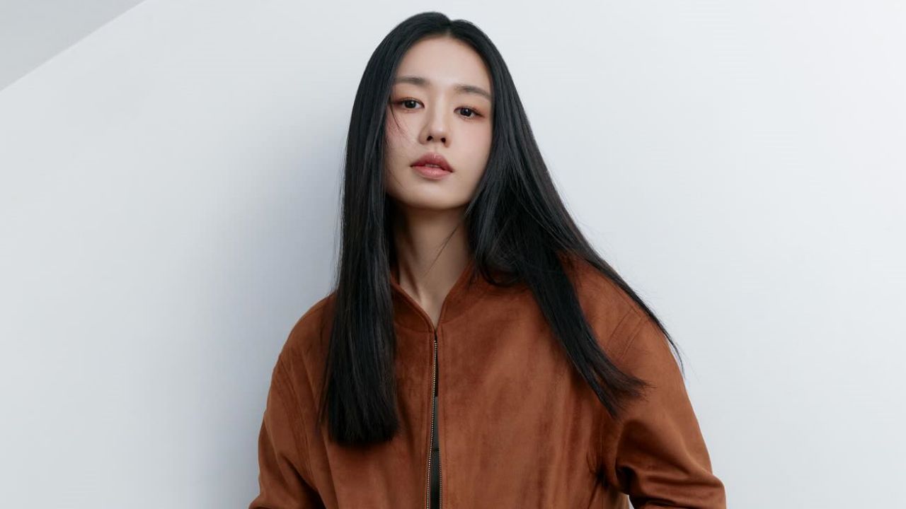Ahn Eun Jin showcases an effortlessly refined autumn look, pairing sleek straight hair with a rich caramel-brown suede bomber jacket that emphasizes minimalist, earthy elegance.