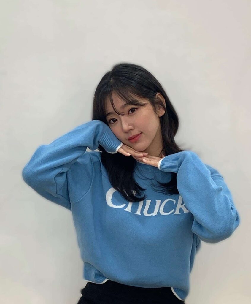 Jeon Hye Won captures the essence of contemporary Korean streetwear with an eye-catching pastel blue graphic knit sweater that brings a youthful, playful vibe to casual everyday styling.