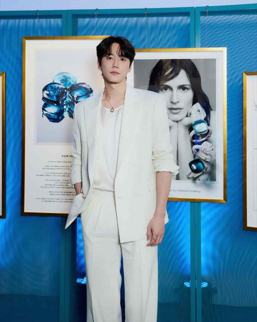 Exuding contemporary sophistication, Lee Jun Young showcases impeccable tailoring in a fluid monochromatic ivory double-breasted suit subtly accented with delicate fine jewelry.