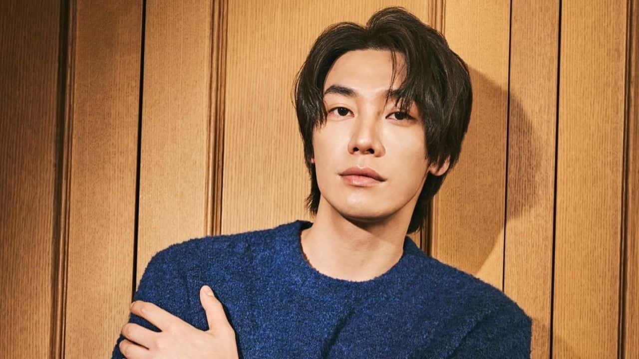 Kim Young Kwang epitomizes modern minimalist luxury in a plush cobalt blue textured knit sweater that balances effortless warmth with sophisticated charm.